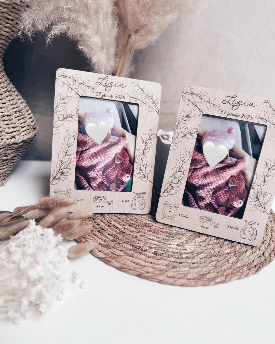 Cadre feuillage en bois gravé naissance