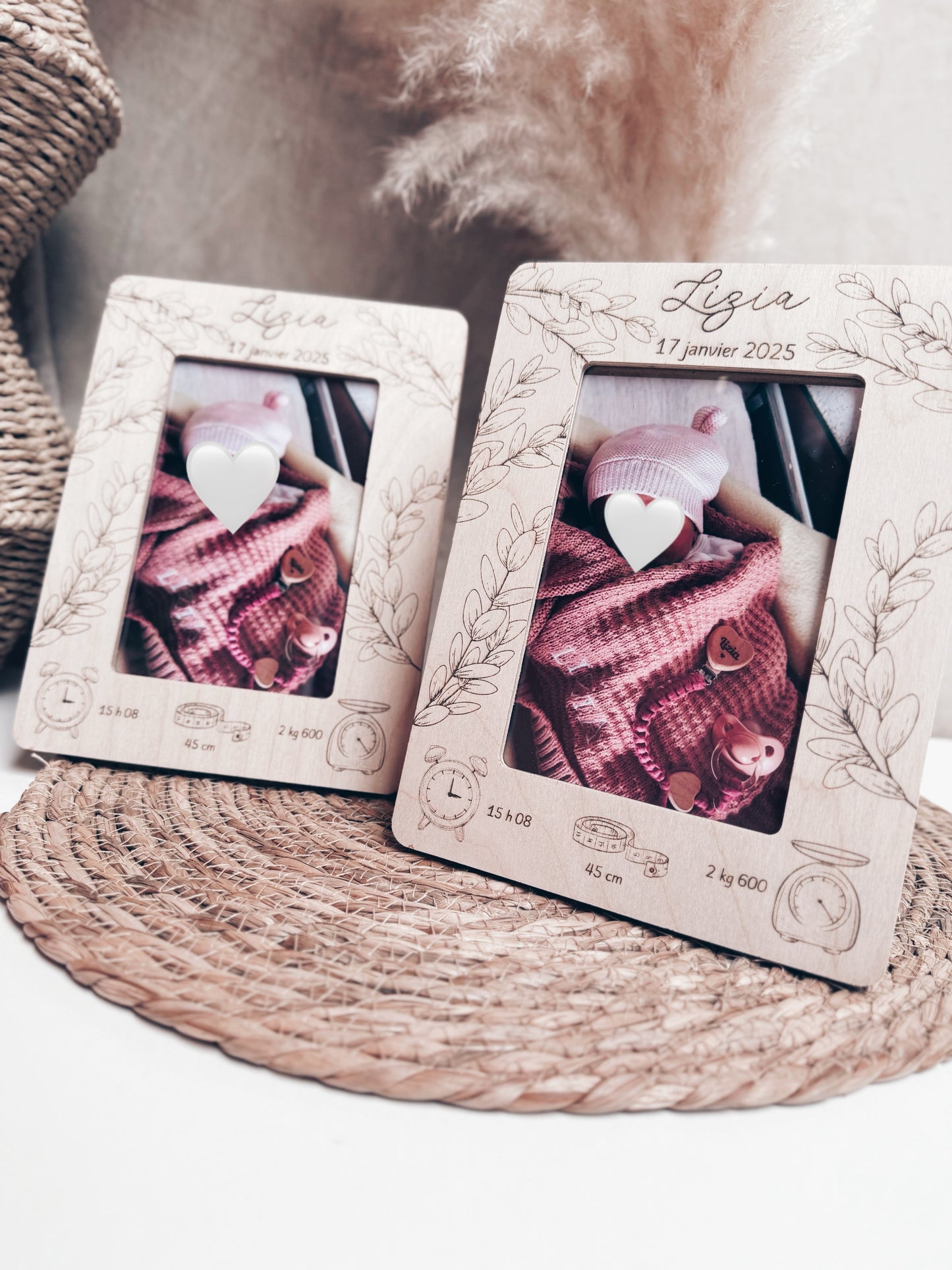 Cadre Photo en Bois Gravé – Souvenir de Naissance "Feuillage"