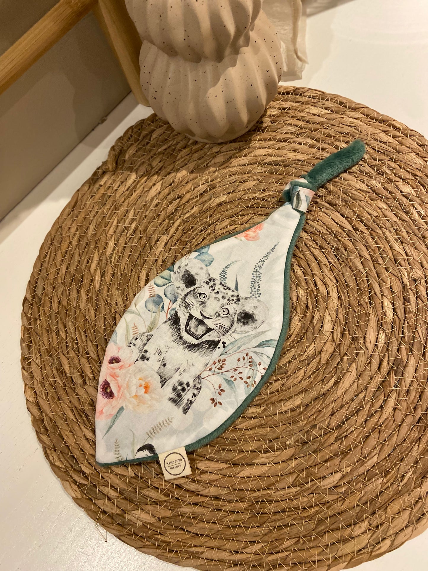 Doudou en forme de feuille