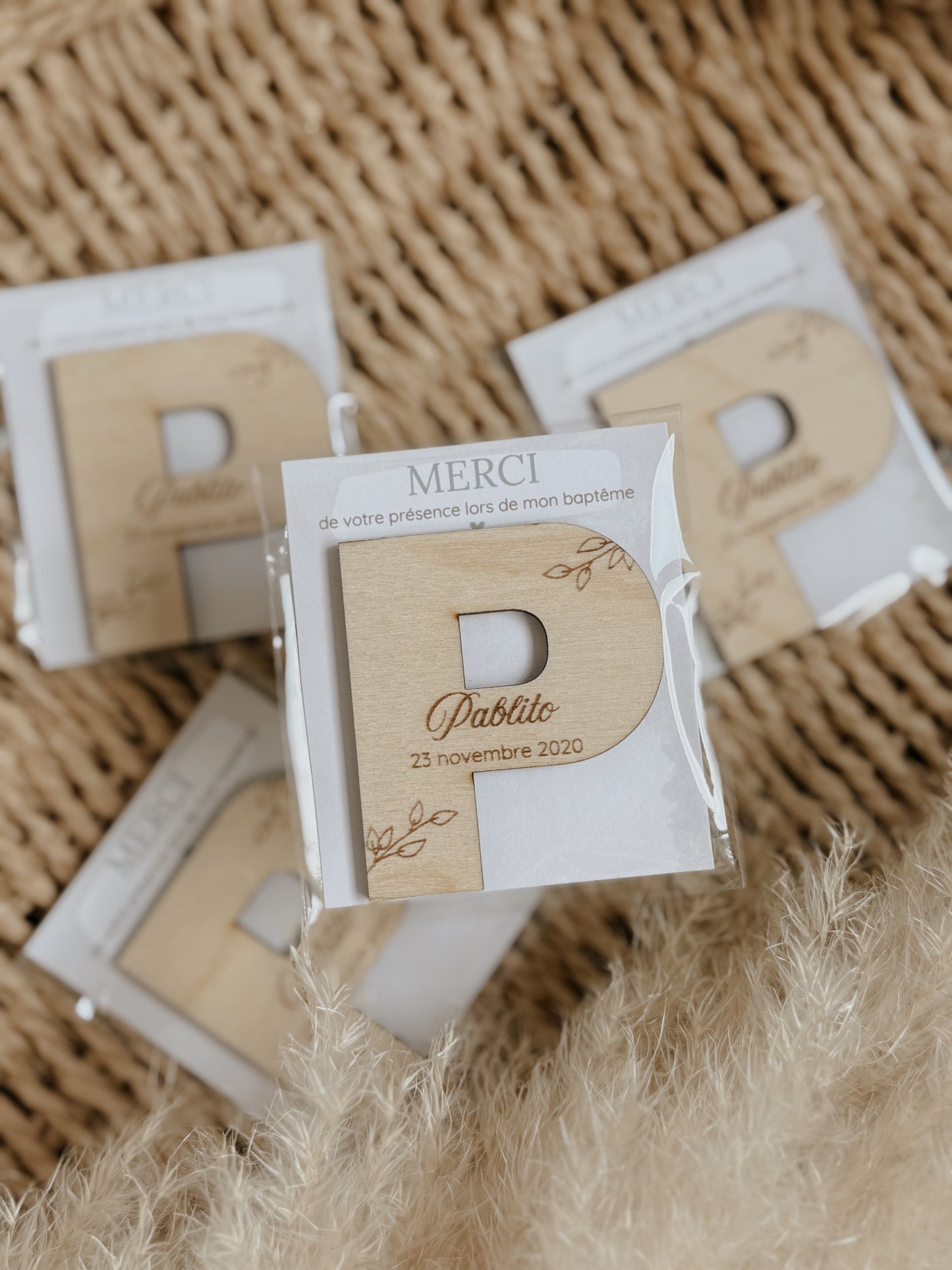Magnet lettre feuillage en bois