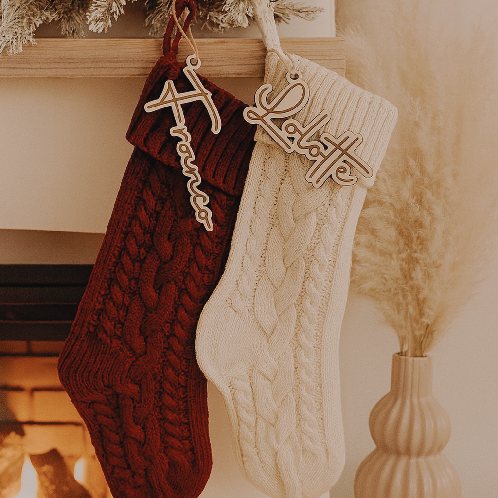 Chaussette de Noël tricotée – Blanc ou Rouge (avec prénom)