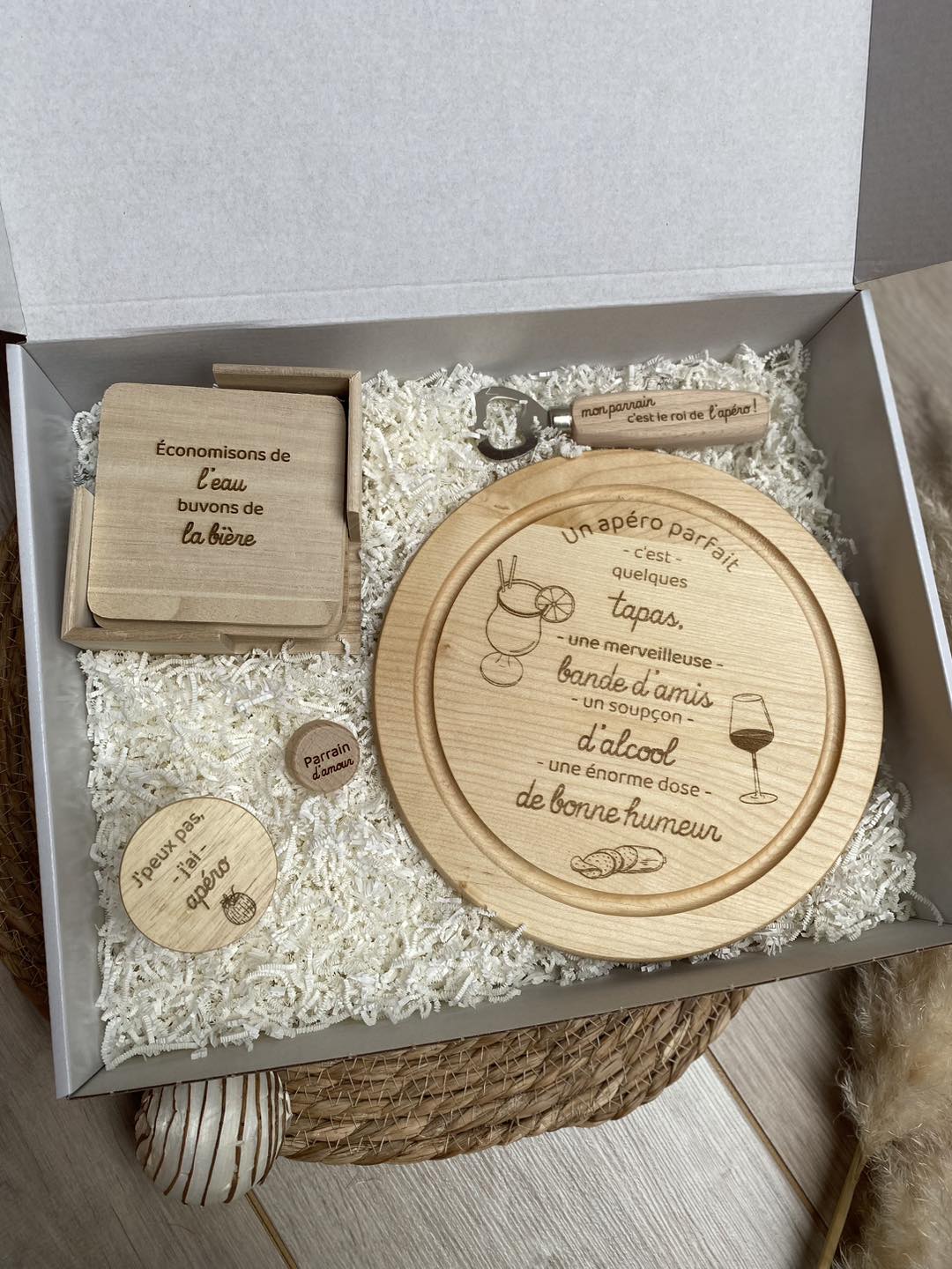 Coffret “Apéro” – planche & accessoires gravés