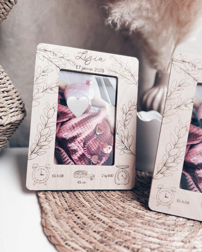 Cadre feuillage en bois gravé naissance