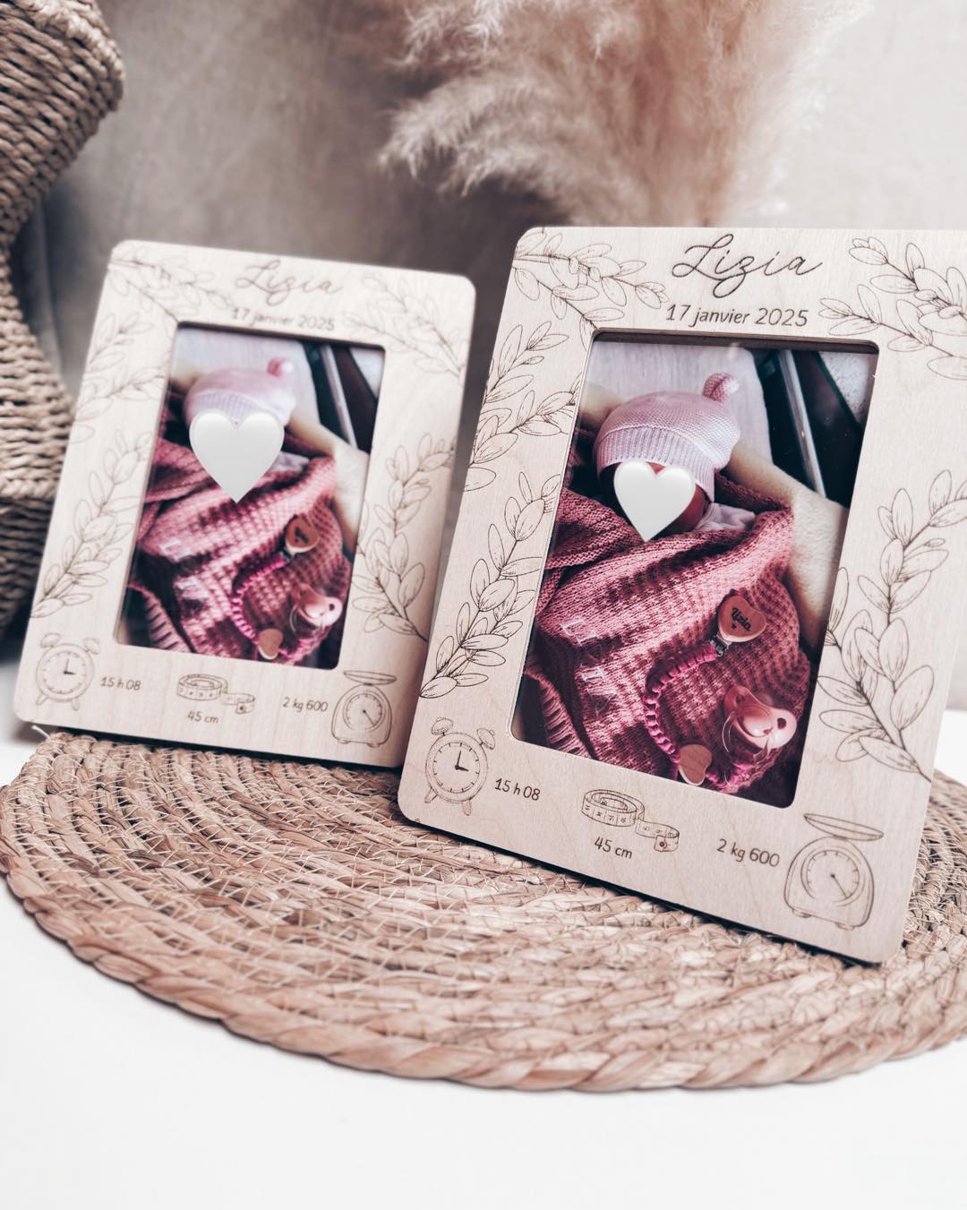 Cadre feuillage en bois gravé naissance