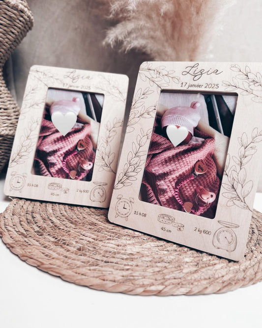 Cadre feuillage en bois gravé naissance