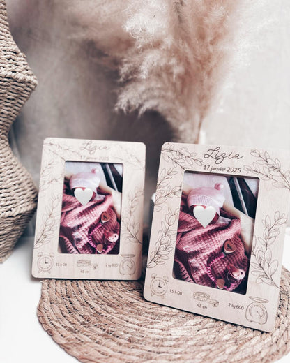 Cadre feuillage en bois gravé naissance