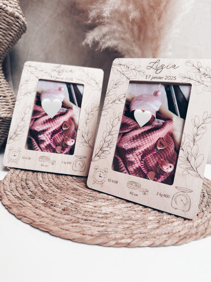 Cadre Photo en Bois Gravé – Souvenir de Naissance "Feuillage"