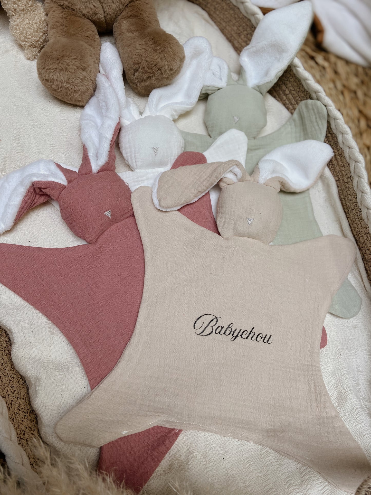 Doudou lapin avec oreilles polaires