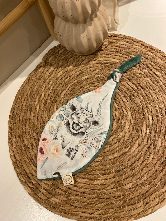 Doudou en forme de feuille