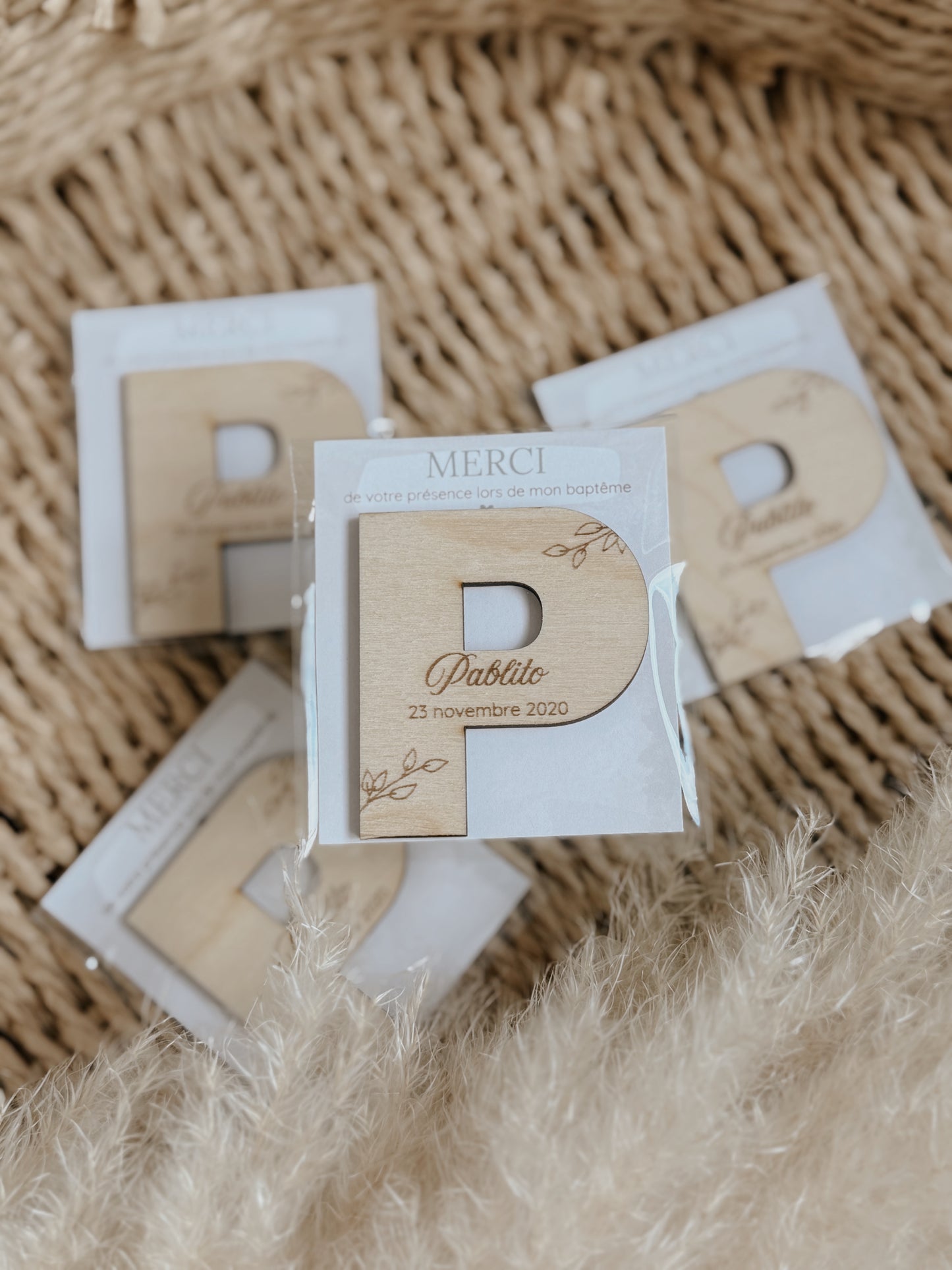 Magnet lettre feuillage en bois