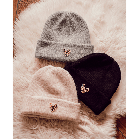 Bonnet en laine avec coeur léopard